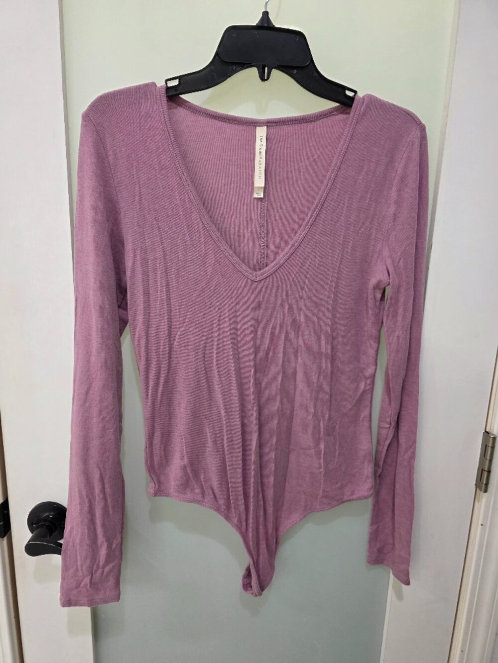 Babaton The Group Women’s Purple Long‎ Sleeve Bodysuit – Size M – V-Neck Stretch